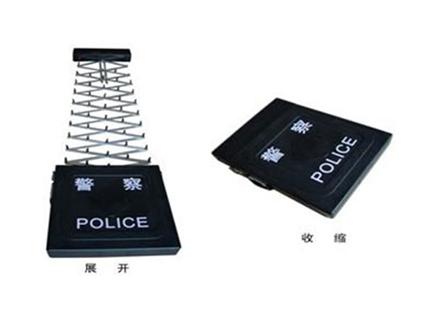 伸缩路障
